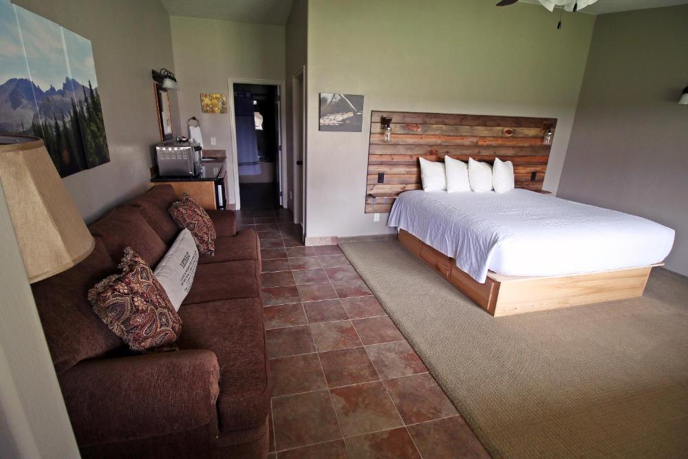 Standard King Room interior